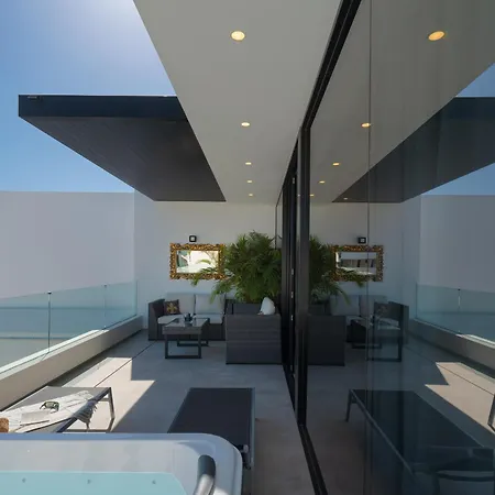 Luxury Ocean View Retreat 2bedroom With Jacuzzi Apartment