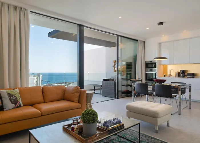 Luxury Ocean View Retreat 2bedroom With Jacuzzi Puerto del Carmen (Lanzarote)